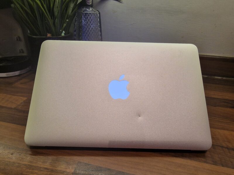 MacBook AIR – 2015 – 11 inch - Image 2