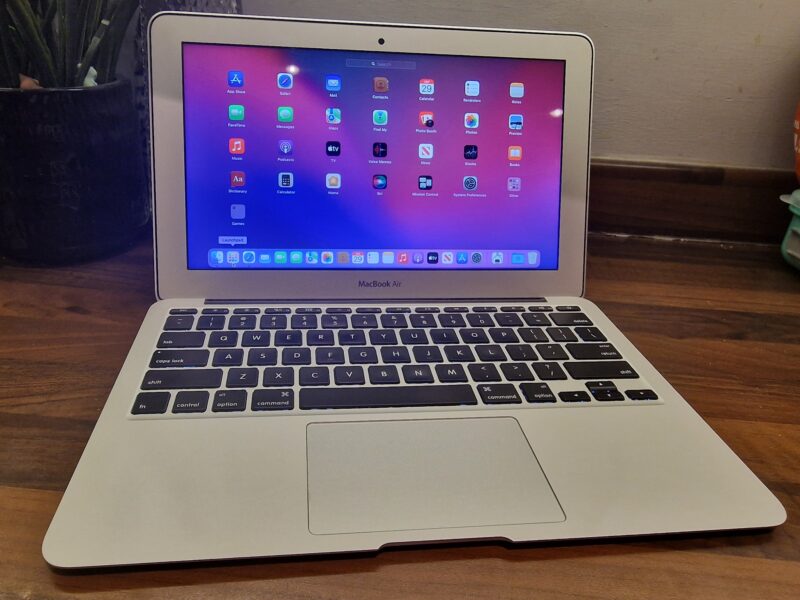 MacBook AIR – 2015 – 11 inch - Image 3